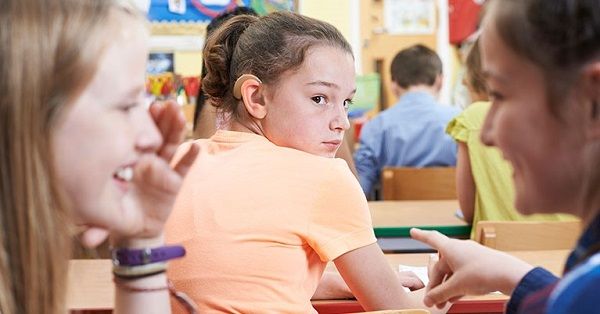 Можно ли ребенку с нарушениями слуха учиться в обычной школе. Часть 1